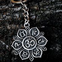 مفاتيح مفاتيح Mandala om Yoga Lotus Flower Natural Shell Chief Size 1.2 "keychains fier22