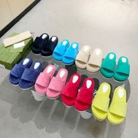 İtalya lüks terlik moda platform sandaletler düz renk işlemeli terlik bayanlar platform düz sandal plaj ayakkabıları düzlük 35-43
