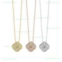 Luxo de colar de pingente de cristal de diamante de diamante de luxo clássico clássico quatro colares de trevo de folhas moda moda de alta qualidade eletroplatação 18k colares femininos de ouro 18k