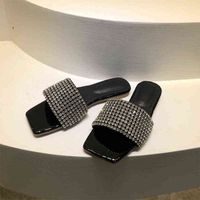 Mode Marke Rhinestone Eingelegtes Flat-Pantoffeln für Frauen leuchten Quare Zehenzehen aus Sandalen Outdoor No-Slip PU Lederschuhe 220711