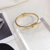 18K Bracelets de peito de ouro feminino Bangled Designer Carta de joias de aço inoxidável Pulseira de punho de casamento amantes do casamento Jewerlry Classic Style S206