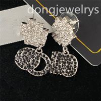 Stud Charme Luxusdesigner Ohrring Frau Diamond Hoop Huggie s￼￟e Ohrmanschette Mode Ohrring Romantische Hochzeit Perlen Ohrringe Ring Dongjewelrys