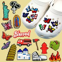 Toptan 100pcs Styles Mevcut Croc Charms Yumuşak PVC Karikatür Desen Ayakkabı Tahminat Aksesuarlar Dekorasyonlar Özel Jibz tıklama ayakkabıları için çocuk sandalet bilezikler