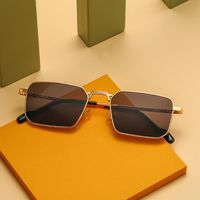 Sonnenbrille Männer Frauen stilvolle klassische Herrenzubehör Outdoor -Schutzbrillen Rahmen Lentes de Sol Mujersunglasses