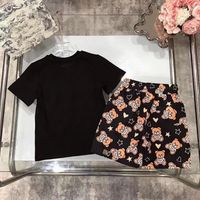 22SS Child Designer Clothe Sets Carta Bear Niños Niños Camiseta de manga corta Fundos de estampado Traje de ropa Ropa de algodón T247D