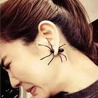 Moda Kadınlar 3D kulak manşet saplama punk tarzı siyah örümcek şekilli kulak halkası ürpertici kupring309z