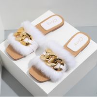 2022 Новая мода цепь плюшевых пушистых пушистых сандалии женщины белая квартира с наружной слайдыми меховой летней обуви пляжные сандалии