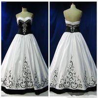 Vintage Black and White Gothic Wedding Dresses Sweetheart Lace Embroidery Full length Long Bridal Gowns Country Garden Celtic Wedd280b