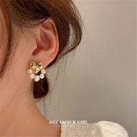 Свиная люстра серебряная игла любовь пресноводные жемчужные серьги южнокорейская модная барокко дизайн личности чувства чистого красного темперамента