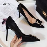 Sapatos femininos de sapatos altos bombas de shinestones designer de carta thin sexy pontuda pontual steletto Party Shoe para mulher 220614