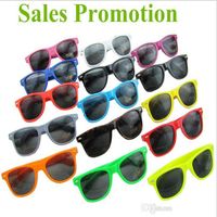 Женщины и мужские самые дешевые современные пляжные солнцезащитные очки пластические солнцезащитные очки в классическом стиле много цветов, чтобы выбрать Sun Glasses302d