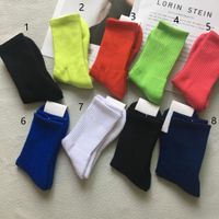 2022 Дизайнерский дизайн роскошный чулок мужские носки женские носки 100% хлопковые чулки высококачественные милые удобные длинные носки буквы 12 цвет