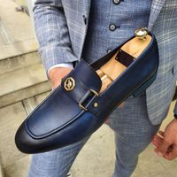 Loafers Erkek Ayakkabı Düz ​​Renk Pu Deri rahat moda yuvarlak ayak parmağı Avrupa ve Amerikan Metal Tokası İngiliz Elbise Ayakkabı Hm544