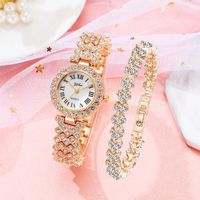 Muñecos de pulsera 2022 Venta de damas Reloj de cuarzo Pulseras de diamantes de diamantes de rejilla Conjunto de temperamento elegante RELOJES DE ORO ROSE