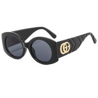 Lunettes de soleil créatrices de mode Classic Eyeglass Goggle Outdoor Beach Sun Sunes For Man Woman 7 Color Signature triangulaire en option