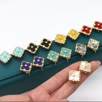 Italia Luxury Clover Designer Pendientes para mujeres Retro Vintage Simple 18K Gold Shell Clip en los anillos de los oídos Joyas de fiesta