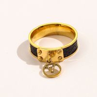 Anéis clássicos moda jóias de luxo 18K Gold banhado a aço inoxidável estilo Faux Leather Women Weaking Band Ring For Lovers Acessórios ZG1258