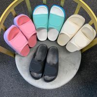 Ineinandergreifende Makkaron-Farbschuppen-Designer-Sandalen dicke Sohle Frauen schieben Sandale mit Luxus-Schaum-Gummi-Sandalen Größe 35-45