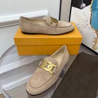 أحذية المرأة المتوسطة الكعب أعلى جودة مصممة فاخرة العلامة التجارية في وقت مبكر الربيع الجديد تصميم الألوان البريطانية مع Box غبار الحجم 35-40
