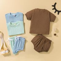 Ensembles de vêtements pour tout-petit bébé unisexe costume de couleur solide couche couche à manches courtes + shorts de bandage patchwork