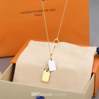 Whole Designer V Necklace Charm Bracelet Europe America Fashion Style Lady M61084 Titanium steel Engraved Letter Plated Gold N170E