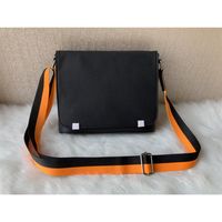 Men's briefcase Business shoulder bag Cross Body famous fashion Work package messenger bags classic with dust school bookbag 242m
