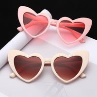 Güneş gözlükleri Kalp Şeklinde Kadınlar Moda Aşk UV400 Koruma Gözlükleri