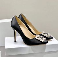 M B Rhinestone Tokalı Süslenmiş klasik resmi ayakkabılar 10cm 7cm Kadın İpek Saten Partisi Lüks Tasarımcı Pompaları Düğün Yüksek Topuklu Tekne Ayakkabı İnce Yüksek Topuklu