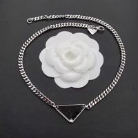 Collar de diseñador de lujo Amor de moda Joyas Mujeres Cadena de acero inoxidable Pendientes de plata Triángulo Amantes de diseño Joyería W278H