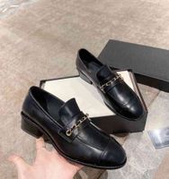2022 Beroemd merk Ladies Designer Chunky Heel Black Leather Shoes Women's Casual Office Dress Shoe Paris Top Kwaliteit Classic Luxury Walking Loafers Slip-ons For Girl