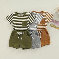 Giyim Setleri Bebek Erkekler Kısa Set Kollu Çizgiler Elastik Bel Şortlu Tişört Yaz Kıyafet Giyim
