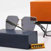 Óculos de sol de óculos de sol no exterior 2022 Viagem de rua feminina óculos de moda 9065