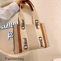 Chioe Çanta Tote Odunlu Bag 2022 Tasarımcı Çantalar Moda Plajı Bir Omuz Tuval Niş Tasarım Taşınabilir Büyük Tote Kadın Kapasitesi GZRZ