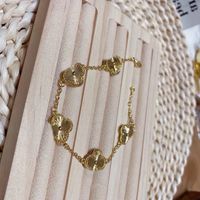 Novo estilo mulher pulseira pulseira 18k ouro banhado de duas lises pulseira de pulseira de punho de mangueira de aço inoxidável letra de aço pingente de pingente de casamento jóias de casamento l011