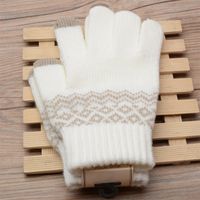 Luvas de cinco dedos Tela de toque de inverno feminino Espalhar o esqui de malha quente imitação de lã de dedo completo de dedo ao ar livre