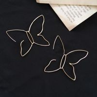 Boucles d'oreilles de déclaration de mode Chandelier en peluche 2022 Big Butterfly pour les femmes suspendues de boucles d'oreille à l'oreille modernes