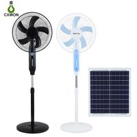 Solar Charging Stand Fan 12 '' 16 '' Fans rechargeables extérieurs à grande vitesse avec télécommande pour la maison commerciale Greenhouse Black White Adaptateur chargé