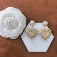 Designers de luxe Mode Lettres Diamond Boucles d'oreilles Net Red Brass En laiton Dames Anniversaire cadeaux de mariage charme