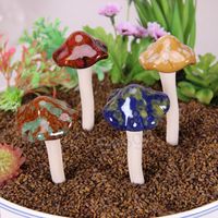 Керамика грибы мини -грибные садовые украшения рыбные танки с горшками