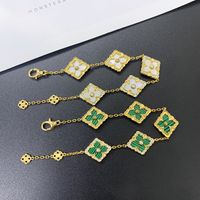 Bracelets de charme de créateur de trèfle de luxe pour femmes 18k Gold Vintage Simple Sweet Flower Clovers 4 Feuilles Love Heart Bracelet Bijoux Cadeau