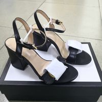Lüks Kadınlar Yüksek Topuklu Siyah Deri Sandal Tasarımcı Sandalet Yüksek Topuklu Yaz Seksi Sandalet Orta Topuk 7-11 cm Düğün Ayakkabı ile Kutusu No21