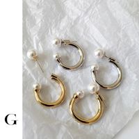 Hoop Huggie Ins Declaración gruesa Pendientes falsos de perlas Elegantes Parrería de anillo minimalista Fiesta de estilo único Joyería delicada
