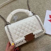 22SS Trend Boy Designer Bags Mirror Patent Patent Classic Quilted Check Hoved Handle Movel Gilt Hardware Chain Flap Crossbody Lad