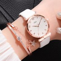 Armbanduhr Mode Frauen Uhren luxuriöser Lederblumen -Strassbeachtung für Damen Quarzgelenk mit Armband Set Reloj Mujerwristwatches