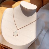 Mode Halskette Klassische Luxus -Anhänger -Halsketten für Geschenke Frauen zartes Schmuck 4 Farben Hochqualität