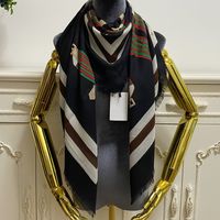 Material de chal de bufanda cuadrada de mujeres Material de cachemira de mujer delgada y suave pinta de color negro Tamaño del patrón 130 cm- 130 cm