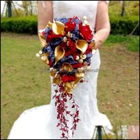 Bruiloft bloemen feestbenodigdheden evenementen bruids bloem trapsgewijze boeket rode rozen gouden calla lelie waterval kunstmatige handgemaakte broche n