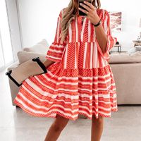 Sıradan Elbiseler Boho Geometrik Çizgili Baskı Elbise Kadın Zarif Parlama Kol V Boyun Gevşek Fırfır Sonbahar Yaz Tatil Kırmızı Dresscasual