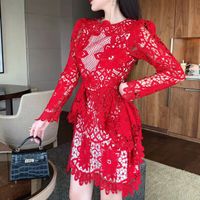 2022 Deseño de la pista Mujeres Vestido de encaje Vintage Spring Red Ruffles Gancho Flor Sexy Invertible Bordado Partido Mini Vestidos