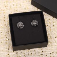 2022 여성용 웨딩 보석 선물을위한 검은 색 디자인에 다이아몬드가있는 최고 품질의 참 스터드 이어링 박스 스탬프 ps4073a